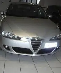 Alfa Romeo 147 1.9 JTD 5P. Distinctive Alfa Romeo 147 1.9 JTD 5P. Distinctive