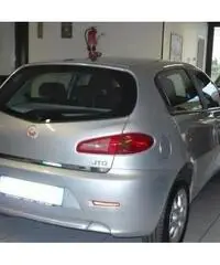 Alfa Romeo 147 1.9 JTD 5P. Distinctive Alfa Romeo 147 1.9 JTD 5P. Distinctive