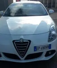 Alfa Romeo Giulietta 1.6 Jtdm-2 105 CV Distinctive Alfa Romeo Giulietta 1.6 Jtdm-2 105 CV Distinctive