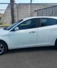Alfa Romeo Giulietta 1.6 Jtdm-2 105 CV Distinctive Alfa Romeo Giulietta 1.6 Jtdm-2 105 CV Distinctive