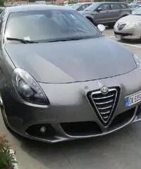 Alfa Romeo Giulietta 1.6 Jtdm-2 105 CV Distinctive Alfa Romeo Giulietta 1.6 Jtdm-2 105 CV Distinctive