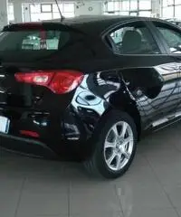 Alfa Romeo Giulietta 1.6 Jtdm-2 105 CV Progression Alfa Romeo Giulietta 1.6 Jtdm-2 105 CV Progression