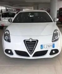ALFA ROMEO Giulietta 2.0 JTDm-2 140 CV Distinctive ALFA ROMEO Giulietta 2.0 JTDm-2 140 CV Distinctive