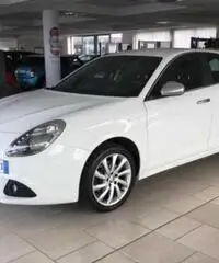 ALFA ROMEO Giulietta 2.0 JTDm-2 140 CV Distinctive ALFA ROMEO Giulietta 2.0 JTDm-2 140 CV Distinctive