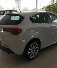 ALFA ROMEO Giulietta 2.0 JTDm-2 140 CV Distinctive ALFA ROMEO Giulietta 2.0 JTDm-2 140 CV Distinctive