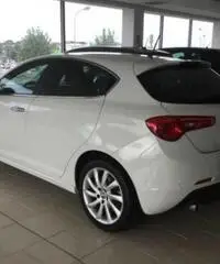 ALFA ROMEO Giulietta 2.0 JTDm-2 140 CV Distinctive ALFA ROMEO Giulietta 2.0 JTDm-2 140 CV Distinctive