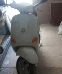 Vespa scuter a 4 tempi 2002