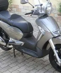 Aprilia Scarabeo 300 s del 2011 con 7113km. COME NUOVA Aprilia Scarabeo 300 s del 2011 con 7113km. COME NUOVA
