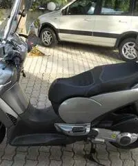 Aprilia Scarabeo 300 s del 2011 con 7113km. COME NUOVA Aprilia Scarabeo 300 s del 2011 con 7113km. COME NUOVA