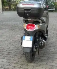 Aprilia Scarabeo 300 s del 2011 con 7113km. COME NUOVA Aprilia Scarabeo 300 s del 2011 con 7113km. COME NUOVA