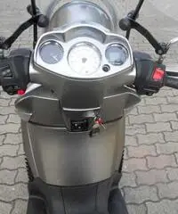 Aprilia Scarabeo 300 s del 2011 con 7113km. COME NUOVA Aprilia Scarabeo 300 s del 2011 con 7113km. COME NUOVA