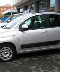 FIAT Panda 1.2 Lounge 5posti 04'15 Km 12700 FIAT Panda 1.2 Lounge 5posti 04'15 Km 12700