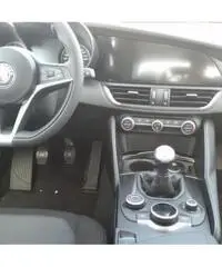 ALFA ROMEO Giulia 2.2 Turbodiesel 150 CV ALFA ROMEO Giulia 2.2 Turbodiesel 150 CV