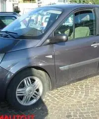 RENAULT Scenic 1.9 dCi Luxe Dynamique RENAULT Scenic 1.9 dCi Luxe Dynamique