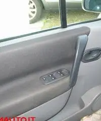 RENAULT Scenic 1.9 dCi Confort Dynamique (MOTORE NUOVO)!!!! RENAULT Scenic 1.9 dCi Confort Dynamique (MOTORE NUOVO)!!!!