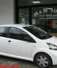 TOYOTA Aygo 1.0 12V VVT-i 5 porte Now Connect TOYOTA Aygo 1.0 12V VVT-i 5 porte Now Connect