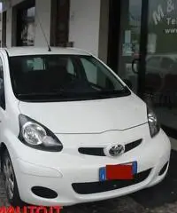 TOYOTA Aygo 1.0 12V VVT-i 5 porte Now Connect TOYOTA Aygo 1.0 12V VVT-i 5 porte Now Connect