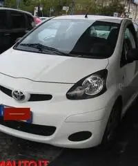 TOYOTA Aygo 1.0 12V VVT-i 5 porte Now Connect TOYOTA Aygo 1.0 12V VVT-i 5 porte Now Connect