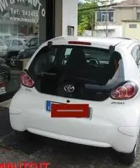 TOYOTA Aygo 1.0 12V VVT-i 5 porte Now Connect TOYOTA Aygo 1.0 12V VVT-i 5 porte Now Connect