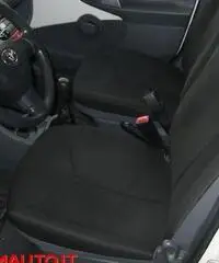 TOYOTA Aygo 1.0 12V VVT-i 5 porte Now Connect TOYOTA Aygo 1.0 12V VVT-i 5 porte Now Connect