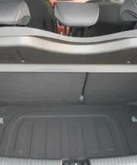 HYUNDAI i10 1.0 LOGIN NERO HYUNDAI i10 1.0 LOGIN NERO