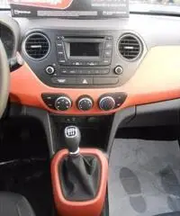 HYUNDAI i10 1.0 LOGIN NERO HYUNDAI i10 1.0 LOGIN NERO