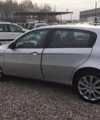 ALFA ROMEO 147 1.9 JTD (120) 5 porte ALFA ROMEO 147 1.9 JTD (120) 5 porte