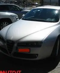 ALFA ROMEO 159 1.9 JTDm 16V Sportwagon Distinctive ALFA ROMEO 159 1.9 JTDm 16V Sportwagon Distinctive