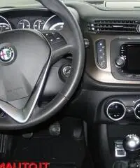 ALFA ROMEO Giulietta 1.6 JTDm-2 105 CV Distinctive (MOD 2014) ALFA ROMEO Giulietta 1.6 JTDm-2 105 CV Distinctive (MOD 2014)