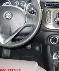 ALFA ROMEO Giulietta 1.6 JTDm-2 105 CV Distinctive  (MOD 2015) ALFA ROMEO Giulietta 1.6 JTDm-2 105 CV Distinctive  (MOD 2015)