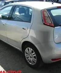 FIAT Punto 1.2 8V 5 porte Lounge EU 6 FIAT Punto 1.2 8V 5 porte Lounge EU 6
