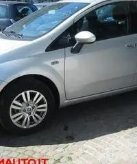 FIAT Punto 1.2 8V 5 porte Lounge EU 6 FIAT Punto 1.2 8V 5 porte Lounge EU 6