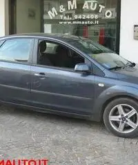 FORD Focus 1.6 TDCi (90CV) 5p. FORD Focus 1.6 TDCi (90CV) 5p.
