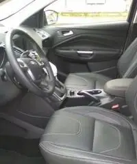 FORD Kuga 2.0 TDCI 180 CV Start Stop Powershift 4WD Titanium FORD Kuga 2.0 TDCI 180 CV Start Stop Powershift 4WD Titanium