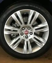 JAGUAR XF 2.0d 180 CV Pure Automatico JAGUAR XF 2.0d 180 CV Pure Automatico