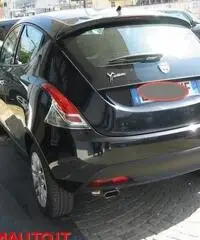 LANCIA Ypsilon 0.9 T.Air 85 CV 5 porte Metano Ecochic silver km 0 LANCIA Ypsilon 0.9 T.Air 85 CV 5 porte Metano Ecochic silver km 0