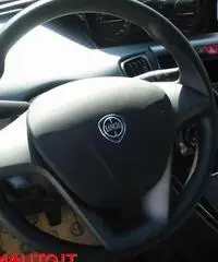 LANCIA Ypsilon 0.9 TwinAir 85 CV 5 porte Metano Ecochic Silver