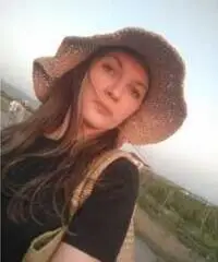 Sono una donna semplice di 34 anni Sono una donna semplice di 34 anni