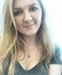 Sono una donna semplice di 34 anni Sono una donna semplice di 34 anni