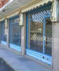 In vendita unico locale  plurivetrinato ad uso commerciale, laboratorio, terziario a Montanaro (Tori