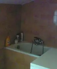 Vendesi casa su tre livelli