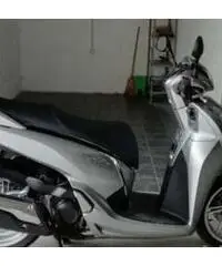 Privato vende HONDA SH300 ABS DEL 2017 Privato vende HONDA SH300 ABS DEL 2017