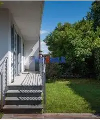 Villa bifamiliare a Lido di Camaiore