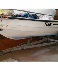 Barca con motore e carrello Barca con motore e carrello