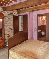 Casale tra Umbria e Toscana