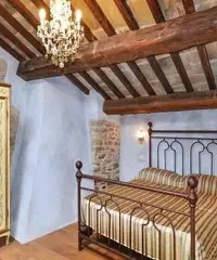 Casale tra Umbria e Toscana