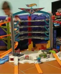 Garage Hotwheels con squalo Garage Hotwheels con squalo