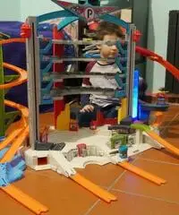 Garage Hotwheels con squalo Garage Hotwheels con squalo