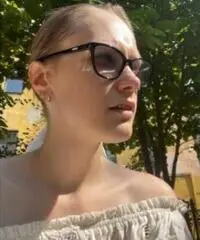 Sono una ragazza single in cerca di una relazione seria Sono una ragazza single in cerca di una relazione seria