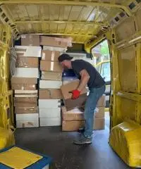 Traslochi, trasporti e fermo deposito Traslochi, trasporti e fermo deposito